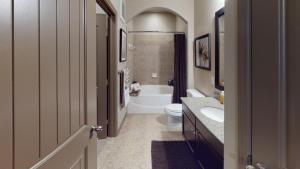 Two-Bedroom-Apartment-Live-Oak-Bathroom