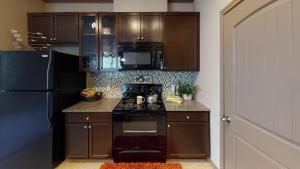 Woodlands-Lodge-Apartments-One-Bedroom-Apartment-Cypress-Kitchen